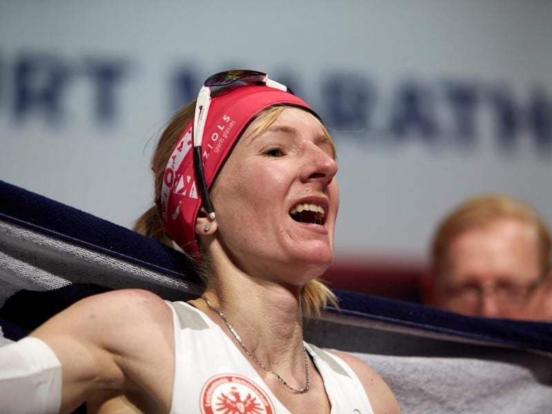 Katharina Heinig bei ihrem Marathon-Sieg 2017 in Frankfurt. Foto: Thomas Frey/Archivbild