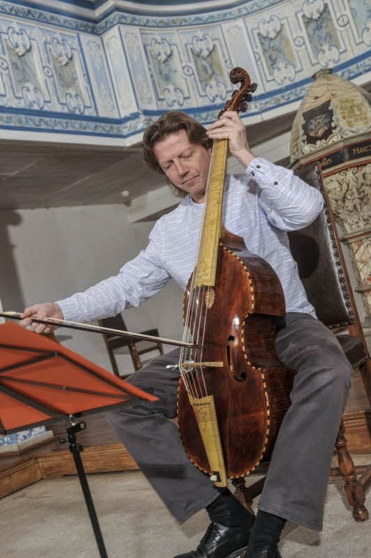 Der Freyburger Gambist Thomas Fritzsch hat ein Konzert des Köthener Komponisten Abel entdeckt.