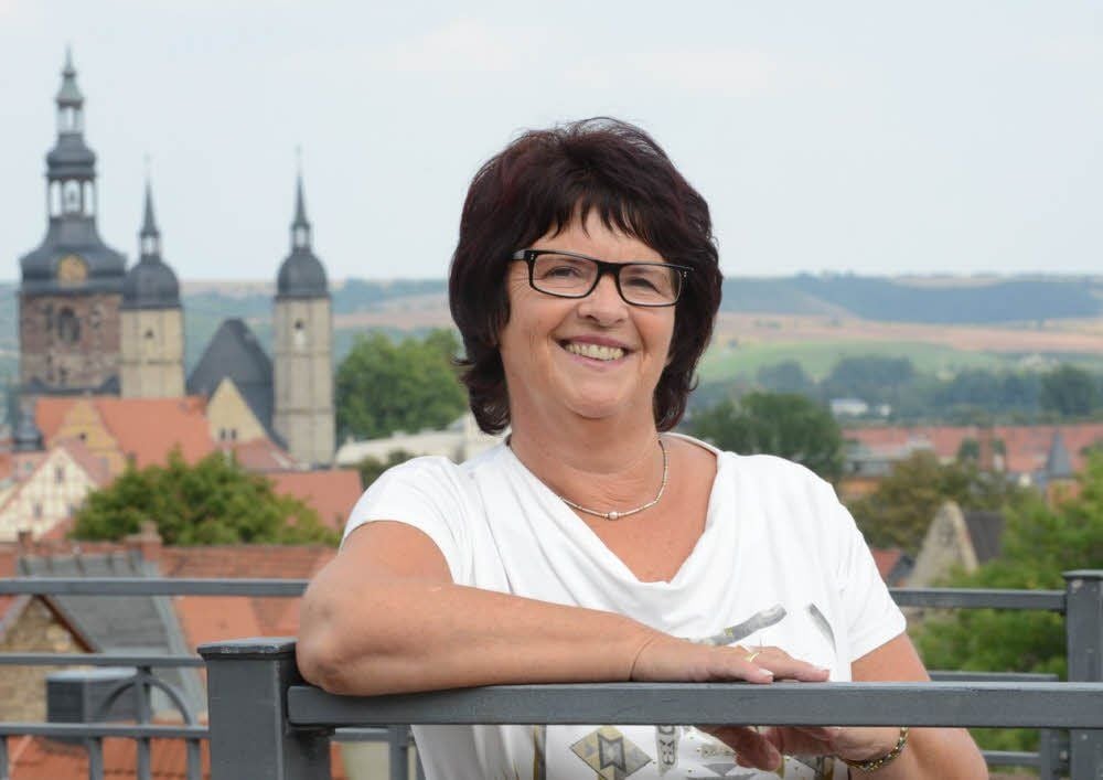 Uda Heller über den Dächern der Lutherstadt Eisleben. Der Reformator hat ihr seit jeher imponiert.