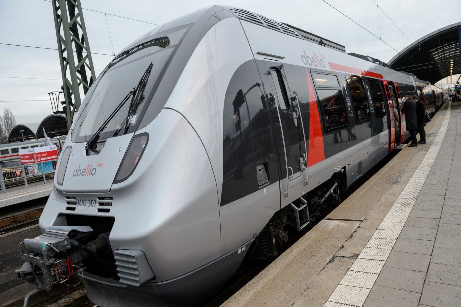 Der neue Abellio-Zug im Hauptbahnhof Halle