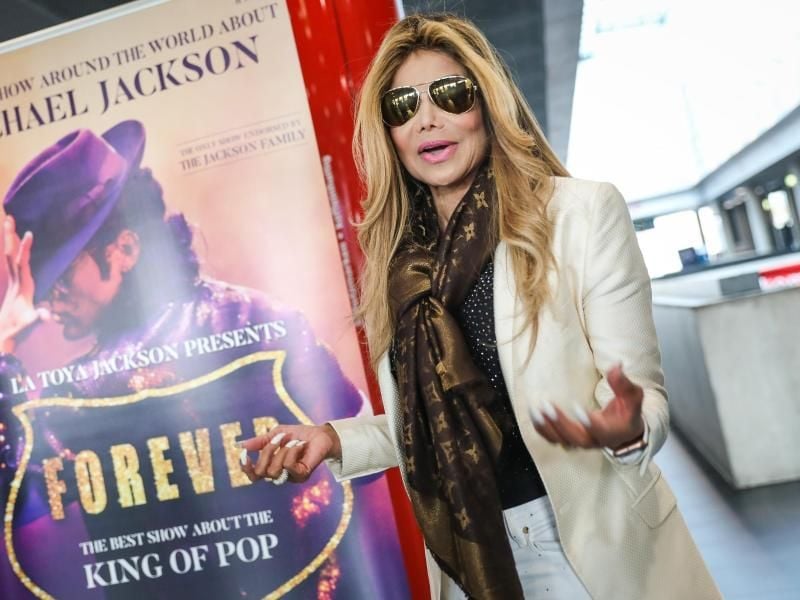 Latoya Jackson, Schwester von Sänger Michael Jackson, stellt die Bühnenshow „Forever - King of Pop” vor. Foto: Christoph Schmidt/dpa