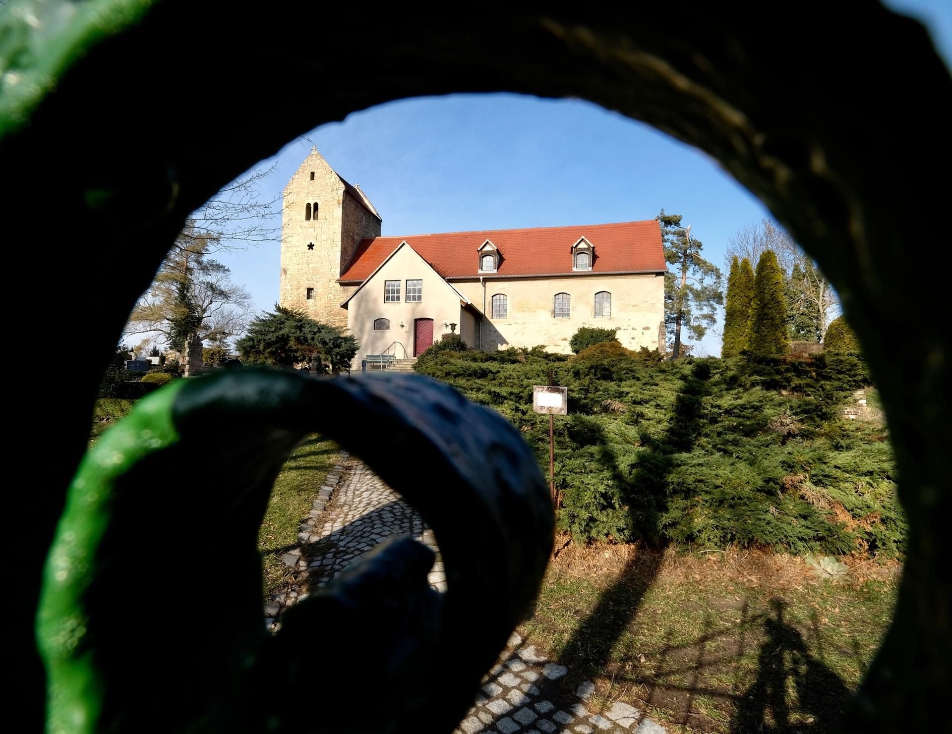 Der Friedhof in Dölau ist bereits 900 Jahre alt.