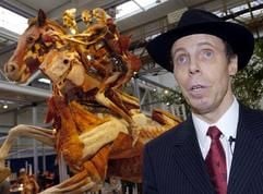 Aufklärer oder Zirkusdirektor? «Körperwelten»-Erfinder Gunther von Hagens, Jahrgang 1945, beschäftigt sich seit 1977 mit der Konservierung anatomischer Präparate und gilt als Erfinder der Plastination. (Archivfoto: dpa)