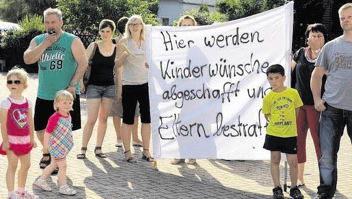 Geplante Schulschließungen gehen mit Protesten einher.