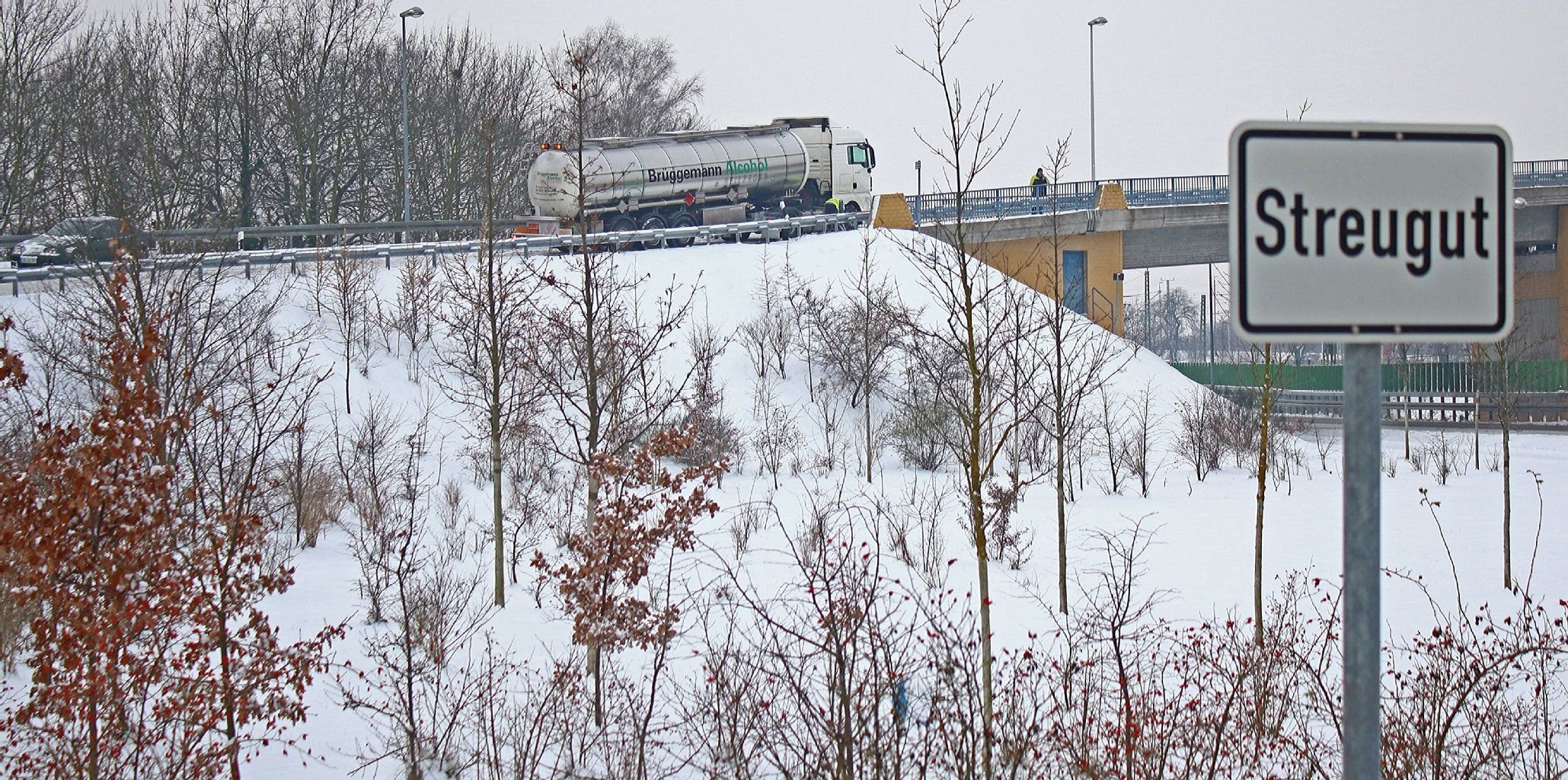 An neuralgischen Punkten wie der Bahnhofsbrücke gab es Probleme beim Winterdienst.
