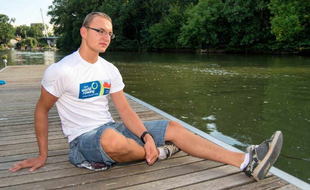 Ungewohnt: Ruder-Champion Georg Teichmann als Zuschauer auf dem Bootssteg an der Saale