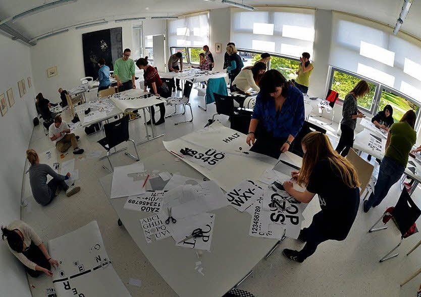 Emsiges Arbeiten in den Räumen der Grafikstiftung.