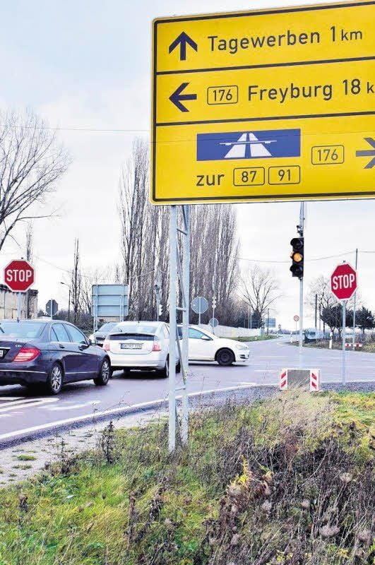 Ob durch die Ampelanlage an der Kreuzung Tagewerbener Straße und Bundesstraße 176 weniger Unfälle verursacht werden, wird sich zeigen.