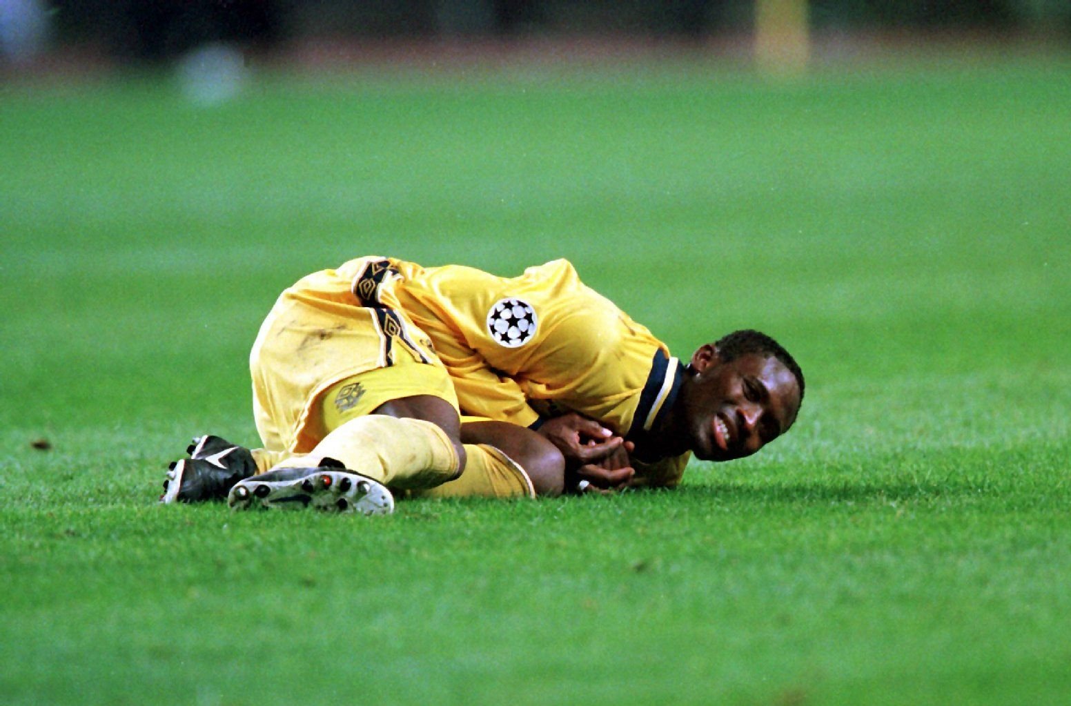 Celestine Babayaro im Dress des FC Chelsea.