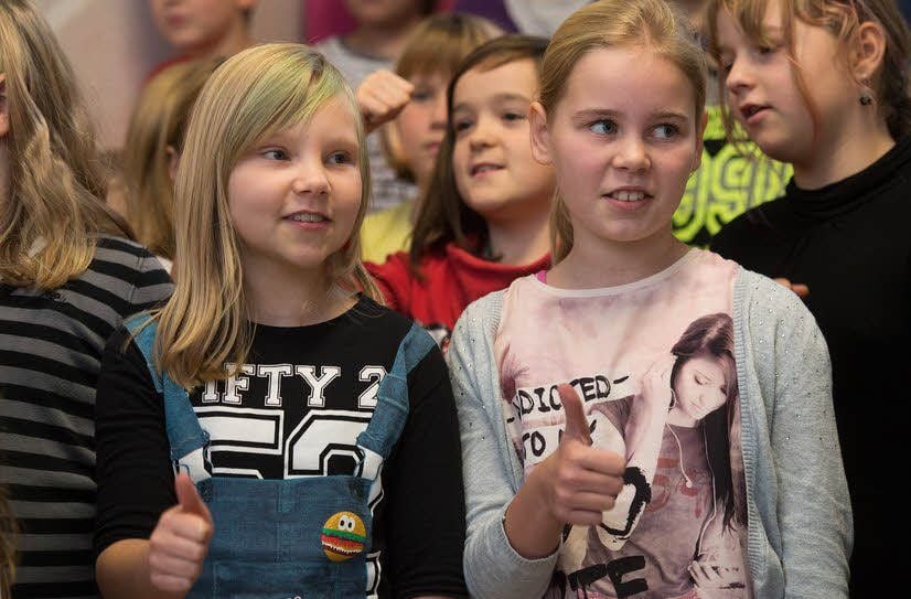 Auftritt der Chorkinder mit den jeweiligen Schulklassen.