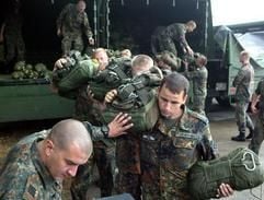 In der Bundeswehr gibt es nach Angaben desVerteidigungsministeriums einen vierten Fall von Rekruten-Misshandlungen. (Foto: dpa)