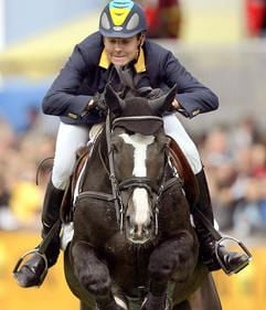 Der für die Ukraine startende deutsche Springreiter Björn Nagel überspringt am Dienstag (29. August) auf Pilgrim ein Hindernis. Die Weltreiterspiele finden vom 20. August bis 3. September in Aachen statt. (Foto: dpa)