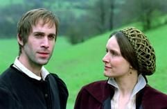 Der Kinofilm «Luther» von 2003 erzählt auch die Liebesgeschichte von Katharina von Bora (Claire Cox) und Martin Luther (Joseph Fiennes). (Foto: dpa)