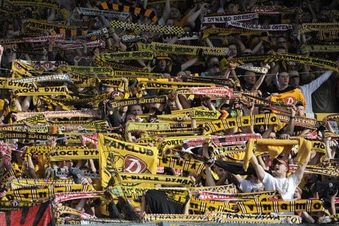 Fans des Zweitliga-Aufsteigers Dynamo Dresden. (FOTO: DAPD)