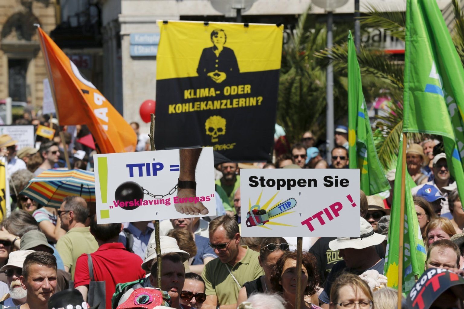 Demonstranten in München vor dem G7-Gipfel