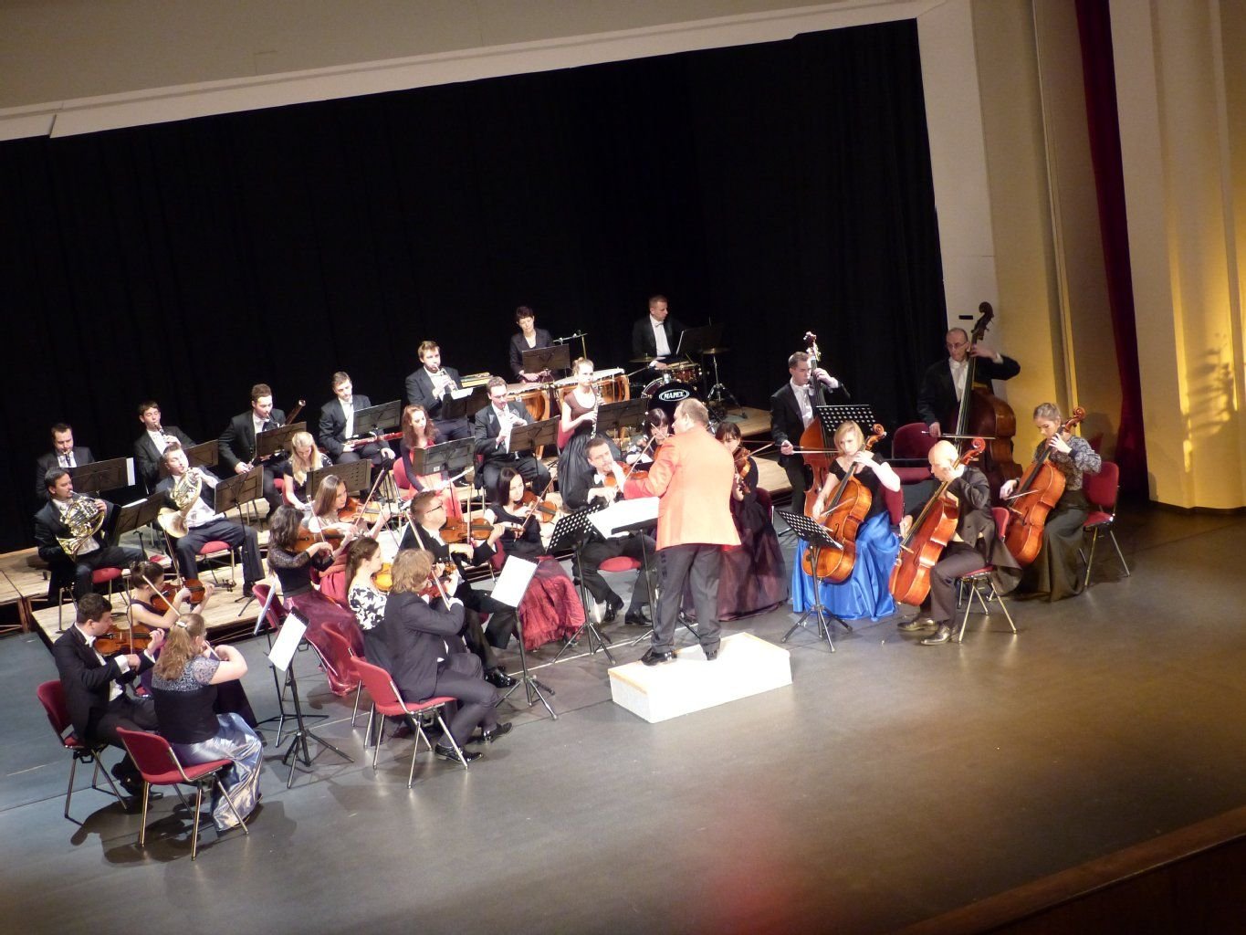 Das Wiener Johann Strauss Orchester beim Galakonzert im Kulturhaus in Wolfen.