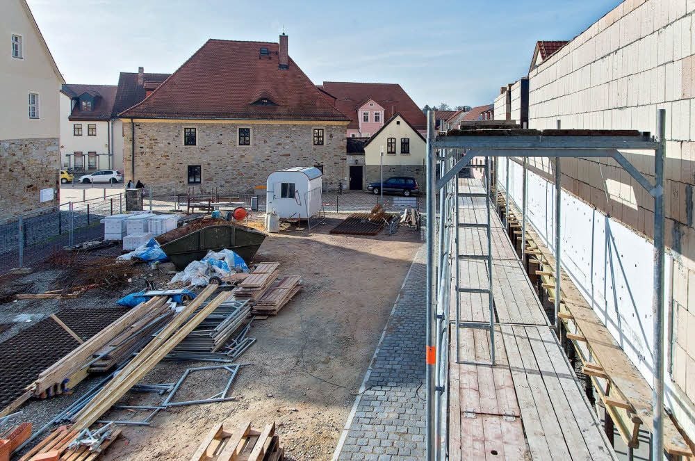 Dort, wo noch Baumaterial lagert, könnte in Lauchstädt ein neues technisches Rathaus entstehen.