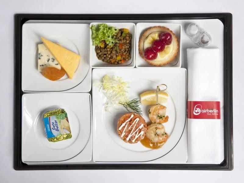 Scampis, Käse und eine Himbeer-Tarte zum Nachtisch: Air Berlin lässt das Menü für seine künftigen Business-Class-Gäste von der Sylter Sansibar zusammenstellen.