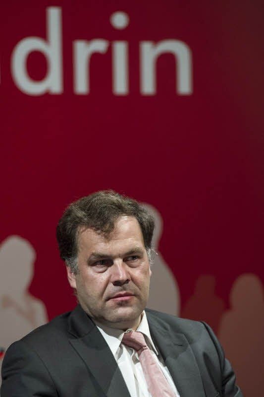 Hört zu, will es gemeinsam richten: Kultusminister Stephan Dorgerloh.