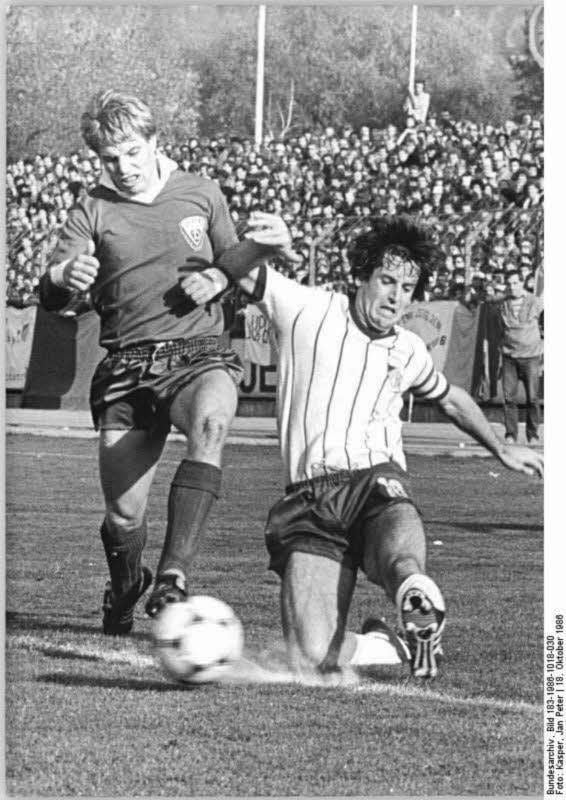Mitte der 80er Jahre hatte der BFC Kontrahent Carl Zeiss Jena überholt - 1986 siegte Mielkes Klub an den Kernbergen mit 4:0.