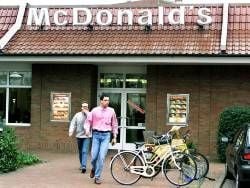 Der Umsatz von McDonald's in Deutschland legte 2006 um gut sechs Prozent auf knapp 2,6 Milliarden Euro zu. (Foto: dpa)