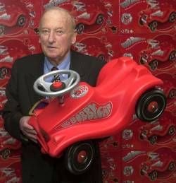 Bettag mit Bobby Car (Archivfoto: dpa)