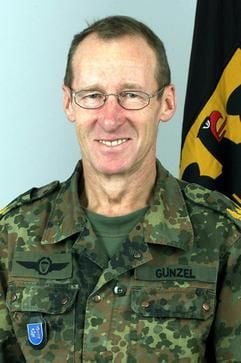 Brigadegeneral Reinhard Günzel, bisher Kommandeur der Bundeswehr-Eliteeinheit Kommando Spezialkräfte (KSK) in Calw. (Foto: dpa)