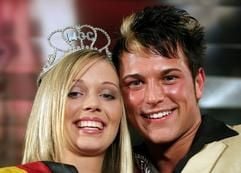 Miss und Mister Ostdeutschland 2006, Juliane Grau und Dened Holz, freuen sich nach ihrer Wahl am Samstag (21.01.2006) in Halle (Saale). (Foto: dpa)
