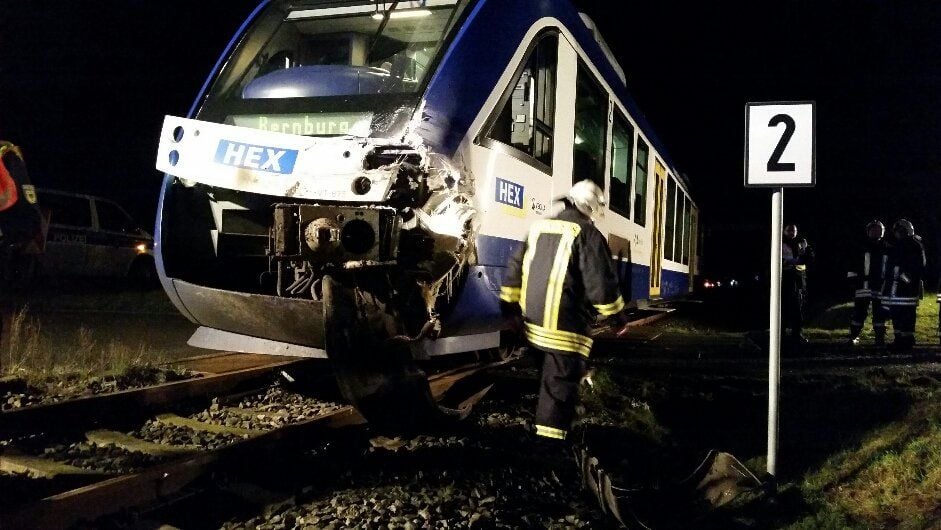 Die Front des HarzElbeExpress nach dem Unfall.