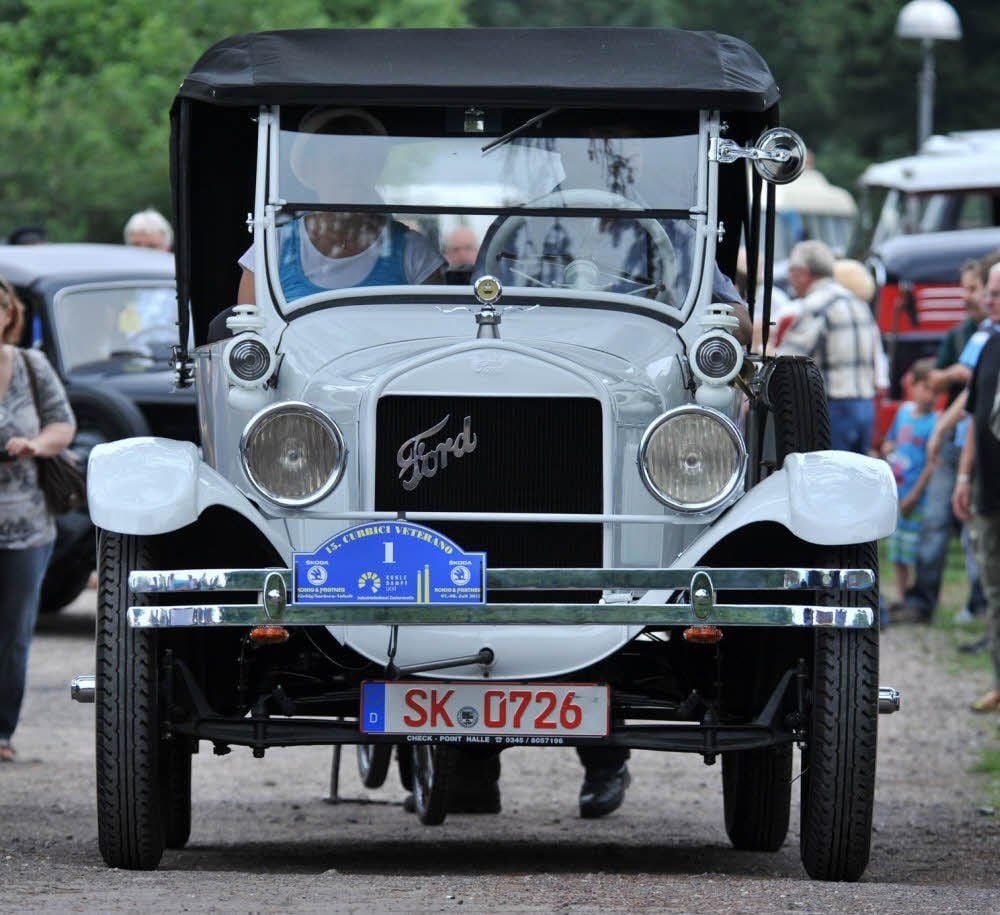 Aufpolierte Oldtimer wie dieser Ford T sollen die Autofans begeistern.