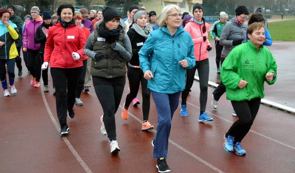 Beim Auftakttraining zur dritten Gesundheitsaktion waren am Sonntag im Arthur-Lambert-Stadion 118 Teilnehmer am Start.