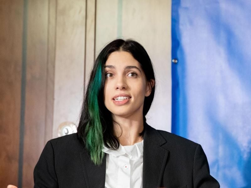 Nadeschda Tolokonnikowa (l), Gründerin der Punk-Band Pussy Riot, wird 30. Foto: Kay Nietfeld/dpa