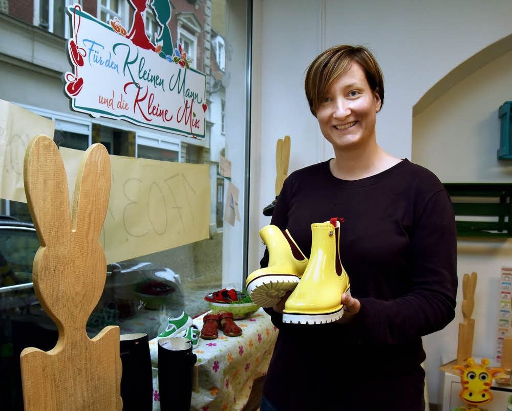 In die Zeitzer Innenstadt zieht weiteres Leben ein: Anja Rudorf eröffnet am Sonnabend einen Laden für Kinderschuhe.