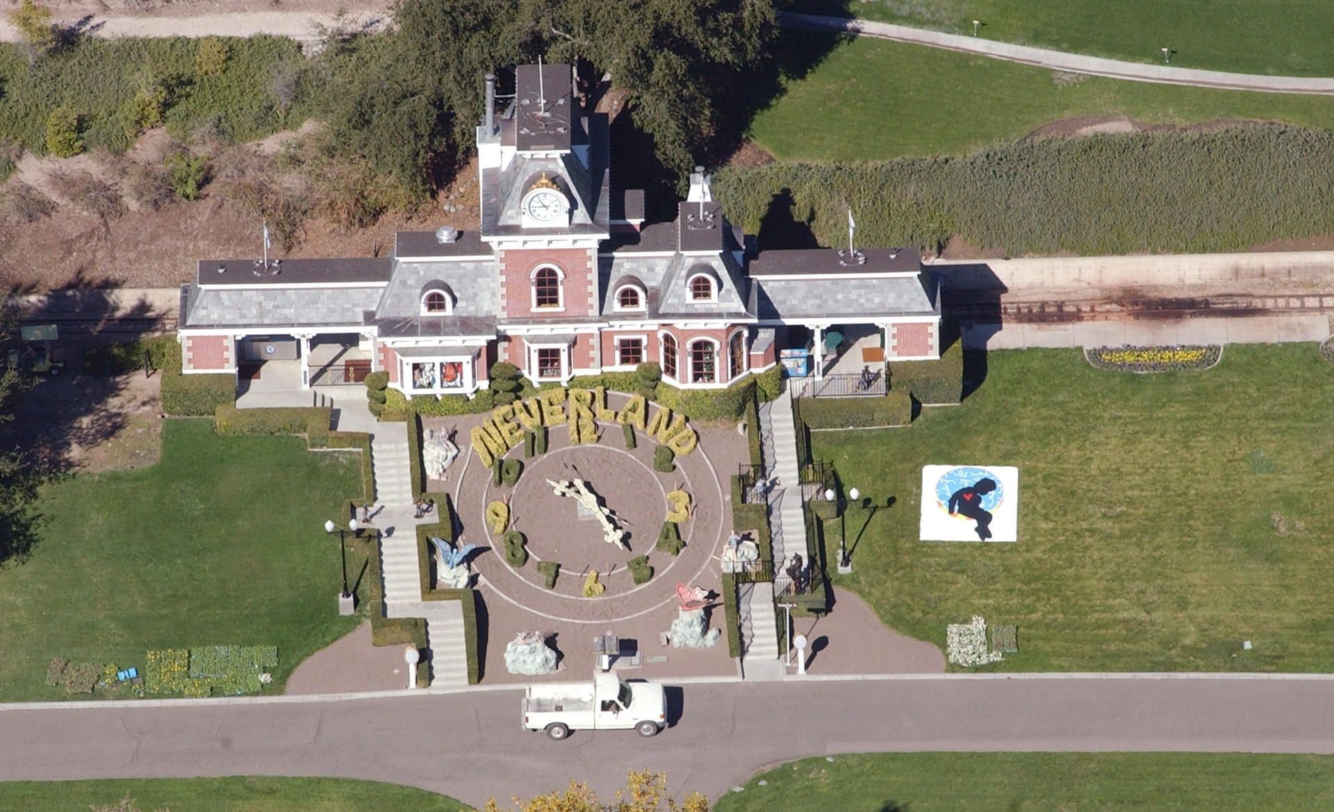 Das ehemalige Anwesen des „King of Pop“, Michael Jackson, steht nun wieder zum Verkauf.