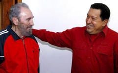 Der 80-jährige kubanische Staatschef Fidel Castro und sein Freund Hugo Chávez, der Staatspräsident von Venezuela. (Foto: dpa)