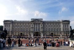 Blick auf den Buckingham-Palast, die offizielle Residenz der englischen Königsfamilie in London. (Foto: dpa)