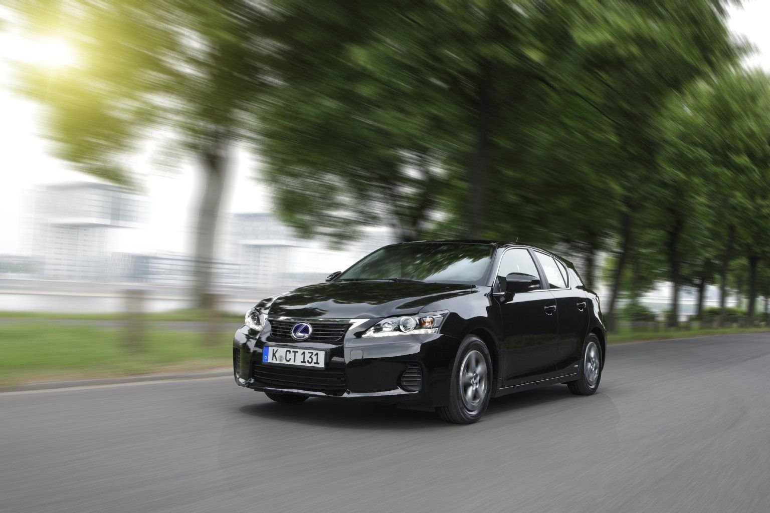 Der Lexus 200h führt erneut die VCD-Umweltliste an.