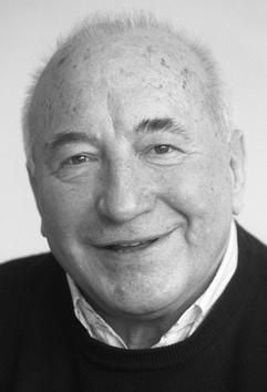 Der ehemalige Fußballspieler und Trainer Horst Buhtz, hier aufgenommen im Dezember 1996 in Langenfeld, gilt als der erste deutsche Fußball-Profi, der in Italien spielte. Buhtz wechselte 1952 für fünf Jahre zum AC Turin. Später arbeitete er als Trainer unter anderem bei Borussia Dortmund, dem 1. FC Nürnberg, dem Wuppertaler SV und bei Bayer Uerdingen. (Foto: dpa)