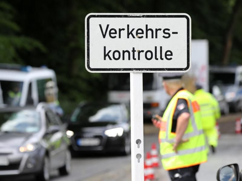 Täuschungsversuch bei Verkehrskontrolle mit falschem Urin. Foto: Bodo Marks/Archiv