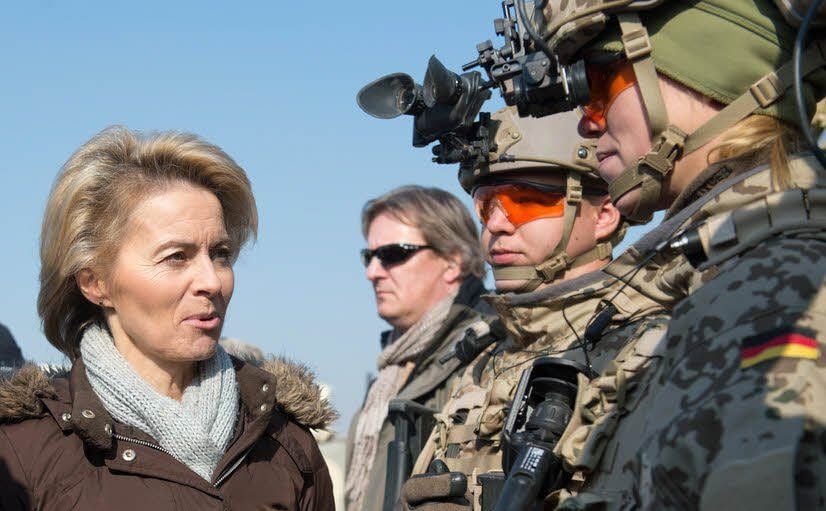 Auch Verteidigungsministerin Ursula von der Leyen (CDU) besuchte das schwer bewachte Camp Marmal in Masar-e Sharif.
