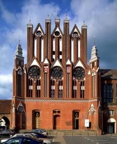 Mittelpunkt der Hansestadt: Auch das Frankfurter Rathaus ist im Stil der Backsteingotik erbaut. (Foto: dpa)