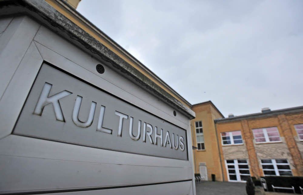 Aufgrund der schlechten Akustik im Ratssaal des 041 wollen die Stadträte in den Sitzungssaal des 063 (Bild) umziehen. Ob sie wieder zurückkehren, hängt von der WBG und der Denkmalschutzbehörde ab.