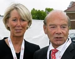 Claudia und Heinz Schiffer, die Eltern von Topmodel Claudia Schiffer, bei der Eröffnung des weltweit ersten «Metro Future Store» in Rheinberg (Niederrhein). (Foto: dpa)