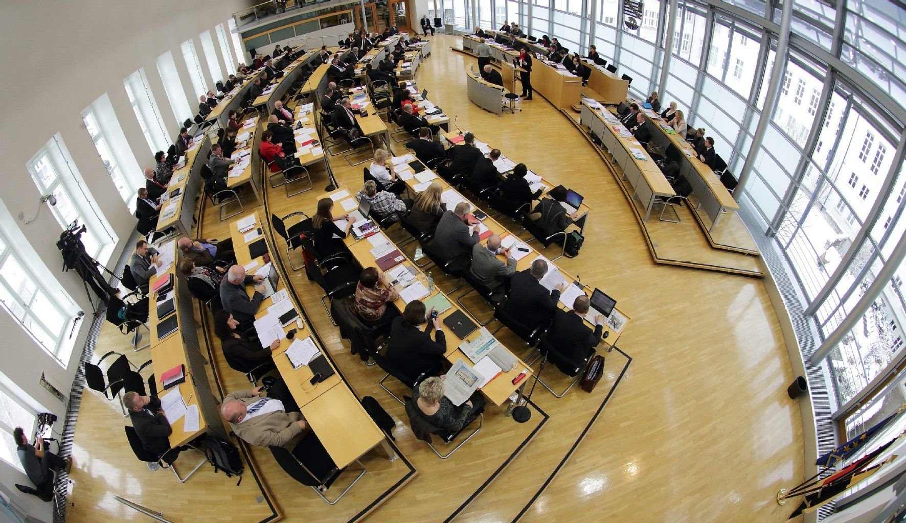 Abgeordnete des Landtages von Sachsen-Anhalt während der Landtagssitzung in Magdeburg