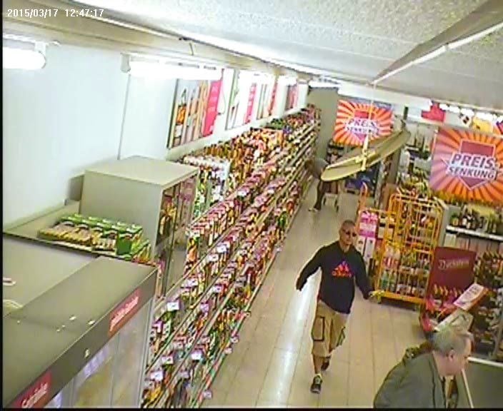 Er soll im Rewe-Markt einen Laptop gestohlen haben. Wer kenn diesen Mann?