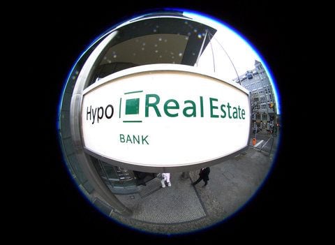 Für gut zwei Jahre Arbeit erhalten Ex-Vorstände der Hypo Real Estate 192 000 Euro Jahresrente. (ARCHIVFOTO: DPA)