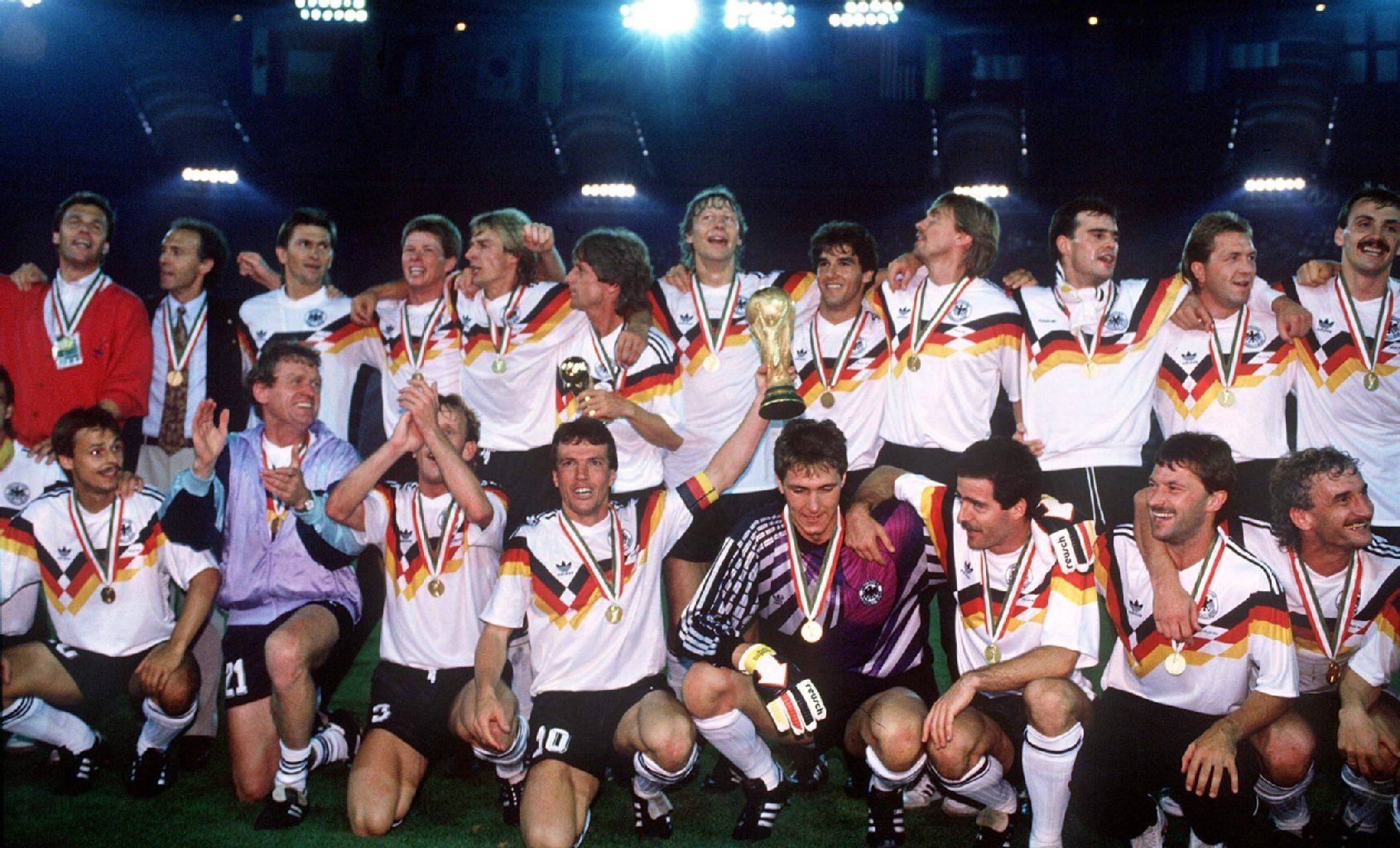 1990 gewann die Truppe von Teamchef Franz Beckenbauer den WM-Titel bei der Endrunde in Italien.