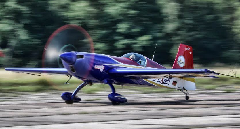 Vollgas: Nach nur wenigen Sekunden heben die Sportflieger ab.