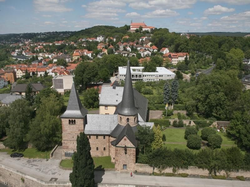 Blick auf den Dom von Fulda über die Michaelskirche. Foto: Uwe Zucchi/dpa