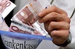 Wer dreimal hintereinander Urlaubsgeld bekommen hat, hat auch in Zukunft Anspruch auf die Zahlung. (Foto: dpa)
